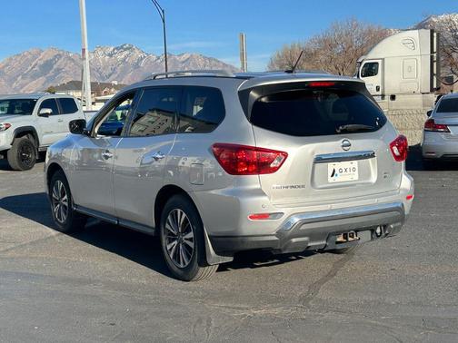 2017 Nissan Pathfinder SV
