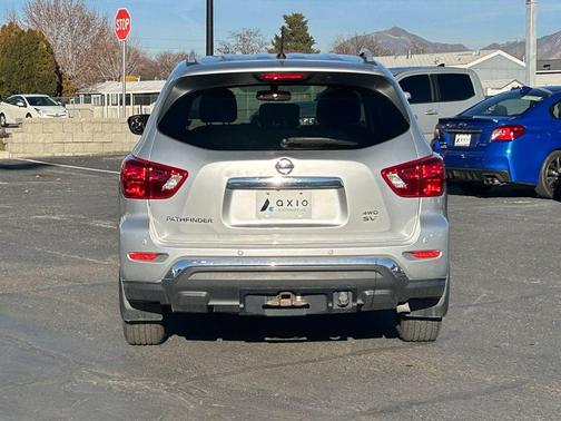 2017 Nissan Pathfinder SV