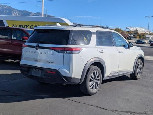 2023 Nissan Pathfinder SV