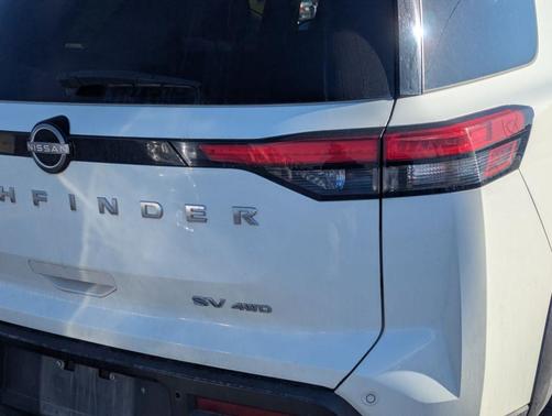 2023 Nissan Pathfinder SV