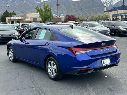 2023 Hyundai ELANTRA SE