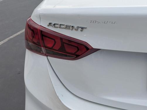 Frost White Pearl 2018 Hyundai Accent SE