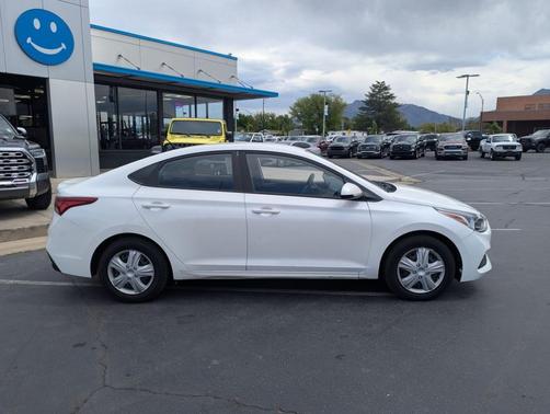 Frost White Pearl 2018 Hyundai Accent SE