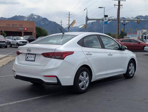 Frost White Pearl 2018 Hyundai Accent SE