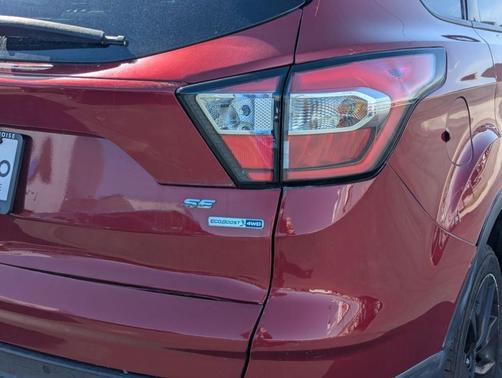 Ruby Red Metallic 2017 Ford Escape SE