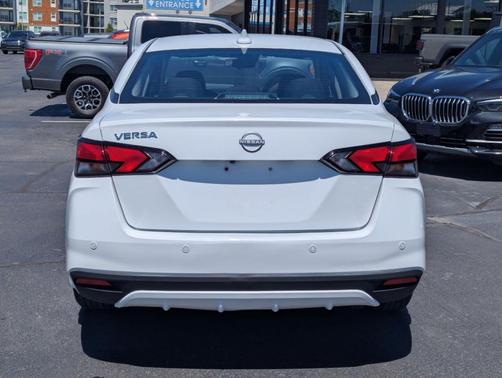 Aspen White Tricoat 2025 Nissan Versa 1.6 SV