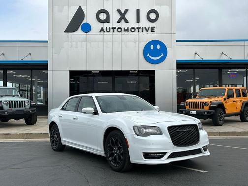 2023 Chrysler 300 Touring L