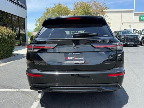 Black 2026 Mitsubishi Outlander LE