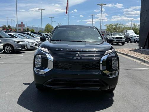 Black 2026 Mitsubishi Outlander LE