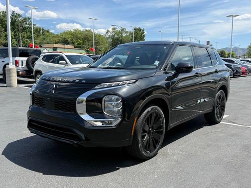 Black 2026 Mitsubishi Outlander LE