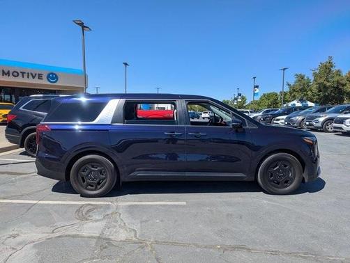 2025 Kia Carnival LXS