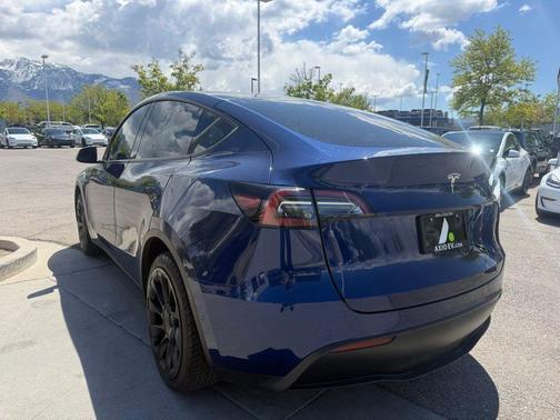Deep Blue Metallic 2022 Tesla Model Y Long Range