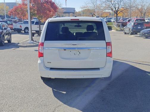 2011 Chrysler Town & Country Touring