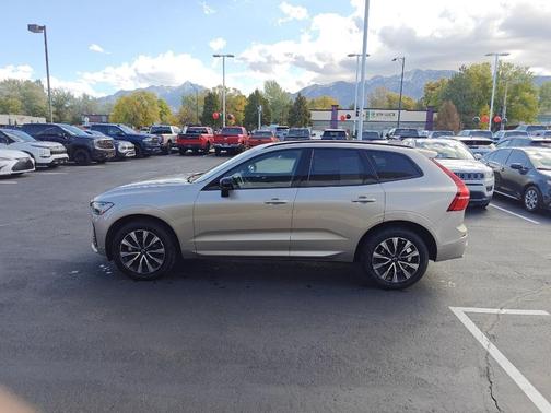 2025 Volvo XC60 B5 Plus