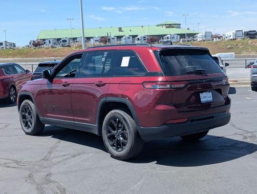 Velvet Red Pearlcoat 2025 Jeep Grand Cherokee Laredo