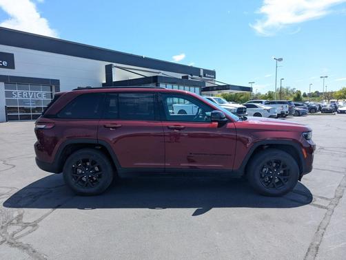 Velvet Red Pearlcoat 2025 Jeep Grand Cherokee Laredo