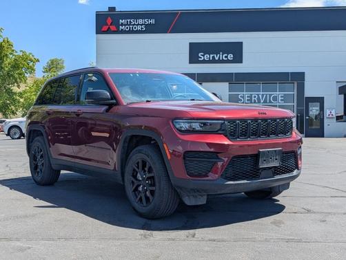 Velvet Red Pearlcoat 2025 Jeep Grand Cherokee Laredo