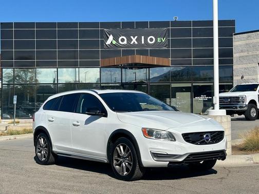 2016 Volvo V60 Cross Country T5 Platinum