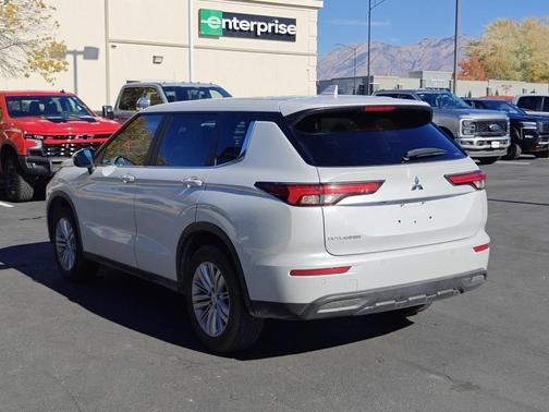 2023 Mitsubishi Outlander ES