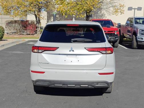 2023 Mitsubishi Outlander ES