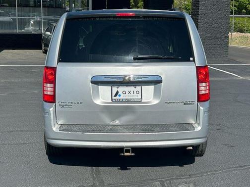 2010 Chrysler Town & Country Touring