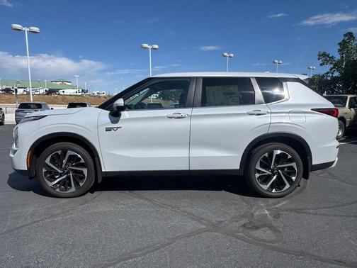 White 2025 Mitsubishi Outlander PHEV SE