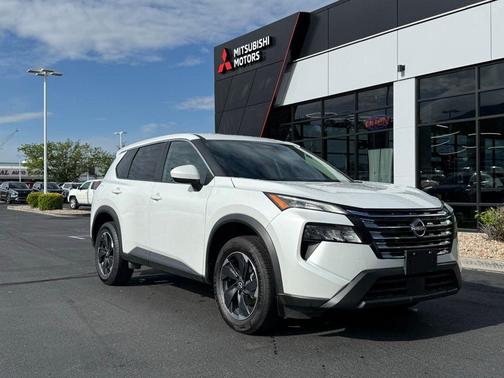 Everest White P 2024 Nissan Rogue SV