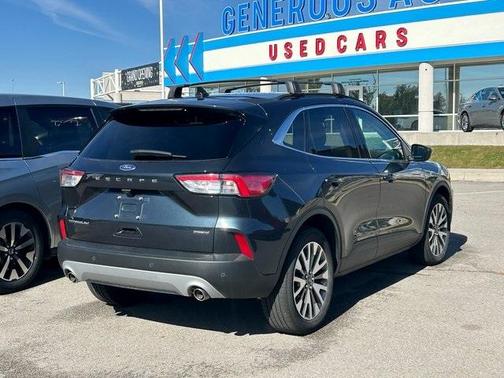 2022 Ford Escape Titanium Hybrid