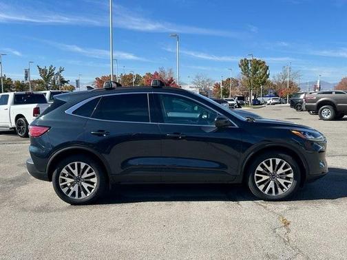 2022 Ford Escape Titanium Hybrid