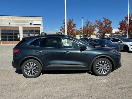 2022 Ford Escape Titanium Hybrid