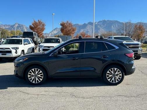 2022 Ford Escape Titanium Hybrid