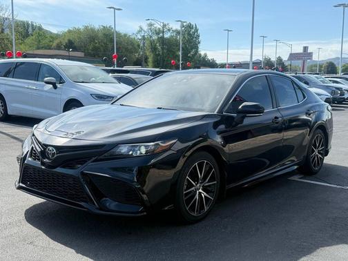 Midnight Black Metallic 2021 Toyota Camry SE
