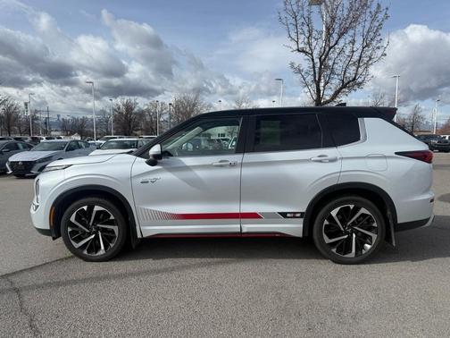 2024 Mitsubishi Outlander PHEV SE