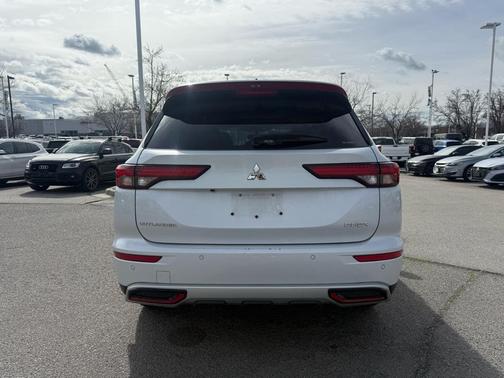 2024 Mitsubishi Outlander PHEV SE