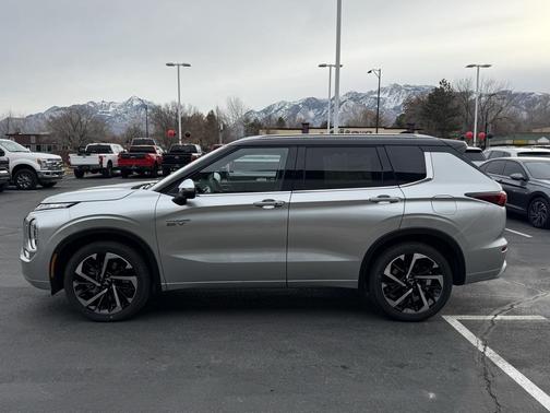 2025 Mitsubishi Outlander PHEV SEL