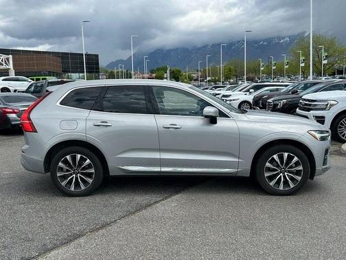 2023 Volvo XC60 B5 Plus Bright Theme