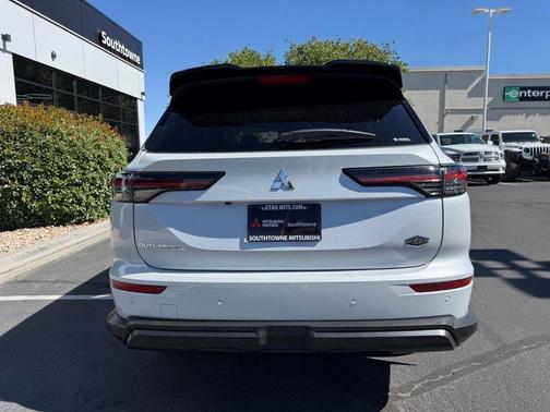 Diamond White 2026 Mitsubishi Outlander EDITION