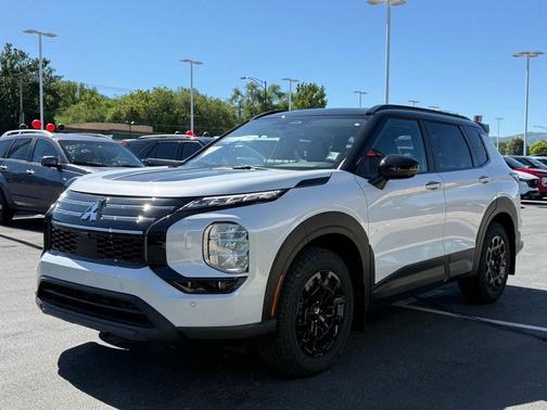 Diamond White 2026 Mitsubishi Outlander EDITION