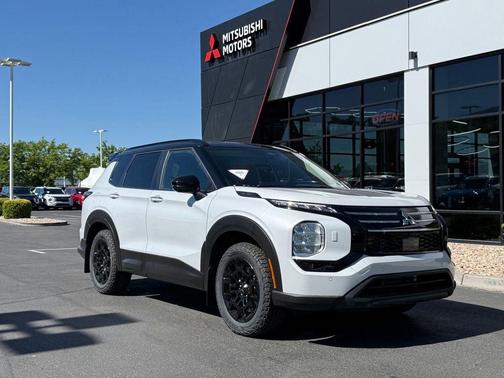 Diamond White 2026 Mitsubishi Outlander EDITION