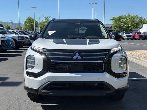 Diamond White 2026 Mitsubishi Outlander EDITION