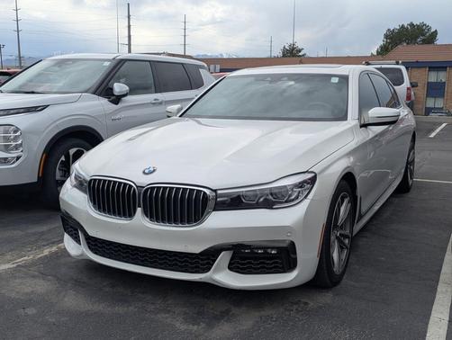 Mineral White Metallic 2019 BMW 740 i