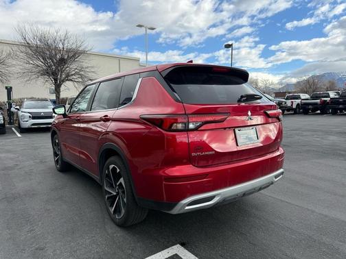 2024 Mitsubishi Outlander SE