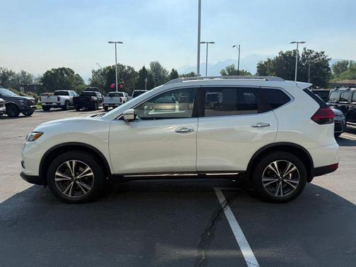 White 2017 Nissan Rogue SL