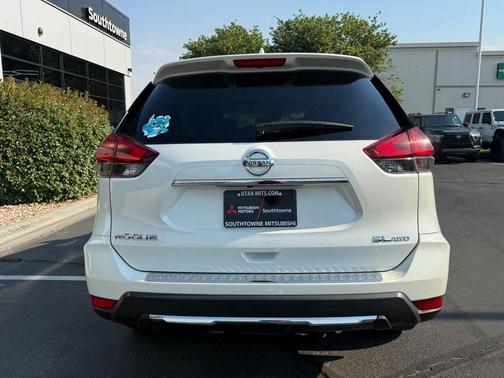 White 2017 Nissan Rogue SL