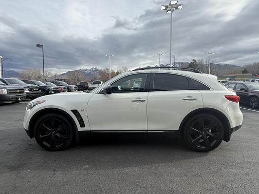 2017 INFINITI QX70 Base