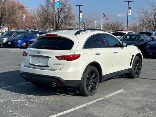 2017 INFINITI QX70 Base