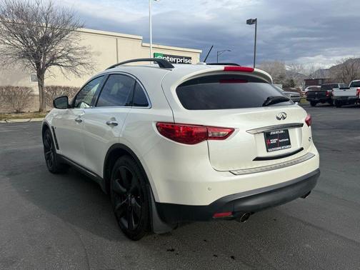 2017 INFINITI QX70 Base