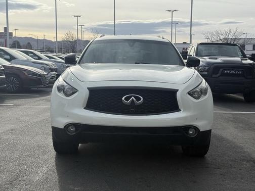 2017 INFINITI QX70 Base