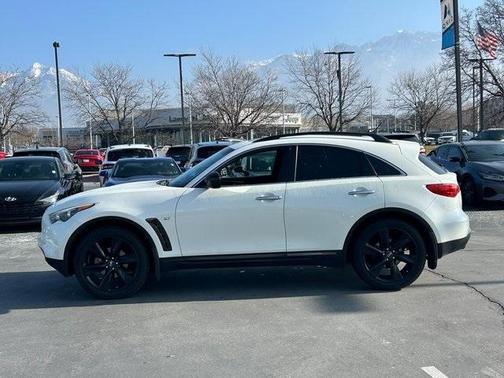 2017 INFINITI QX70 Base
