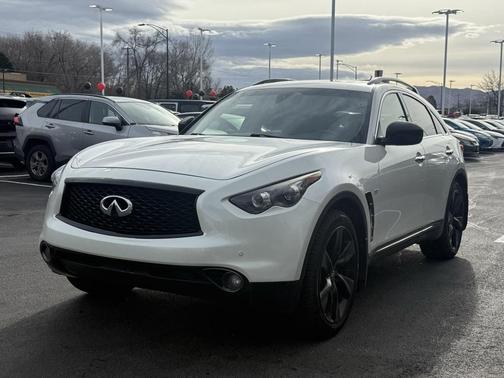 2017 INFINITI QX70 Base